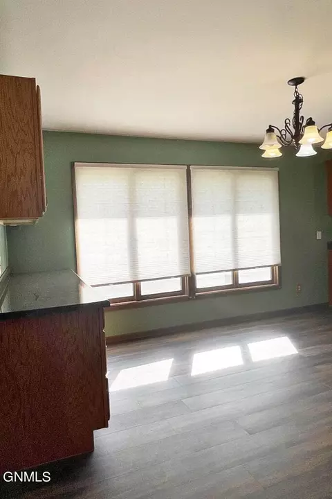 1225 Park Pl, Williston, ND 58801 photo 7