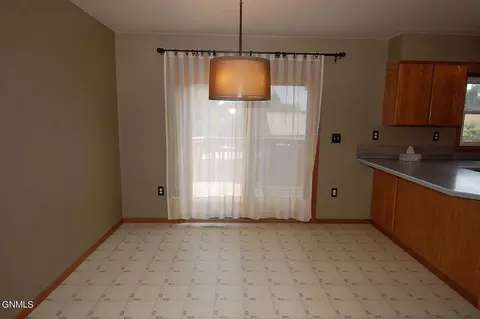 424 7th Ave SE, Sidney, MT 59270 photo 9