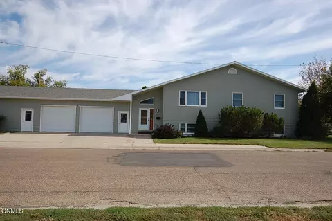 424 7th Ave SE, Sidney, MT 59270