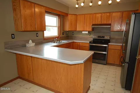 424 7th Ave SE, Sidney, MT 59270 photo 11