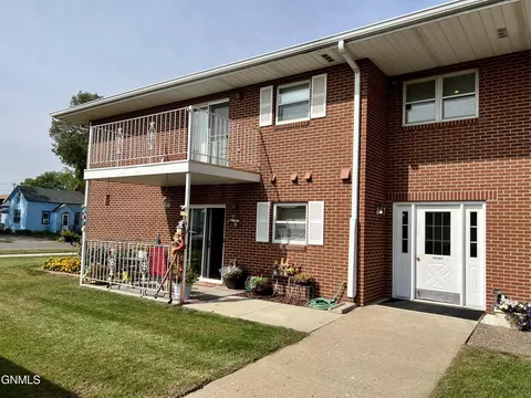 420 3rd St NE, Valley City, ND 58072
