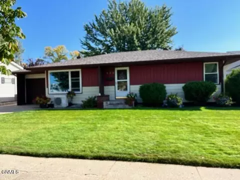 322 14th Ave NE, Jamestown, ND 58401