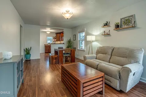 1516 E Avenue Ave E, Bismarck, ND 58501 photo 2