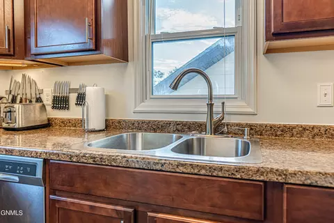 1516 E Avenue Ave E, Bismarck, ND 58501 photo 12
