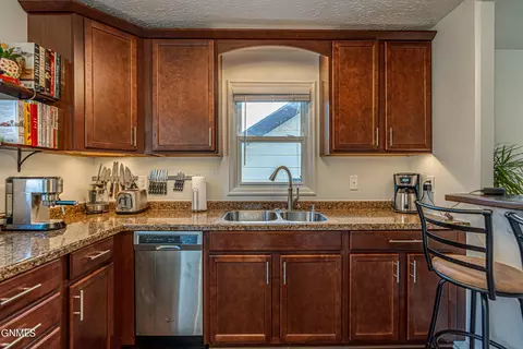 1516 E Avenue Ave E, Bismarck, ND 58501 photo 7