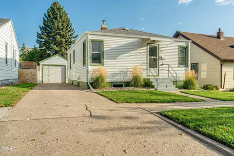 1516 E Avenue Ave E, Bismarck, ND 58501