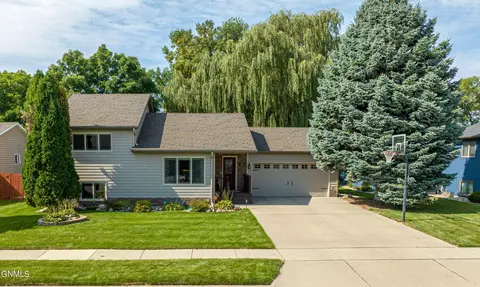 1908 San Diego Dr, Bismarck, ND 58504
