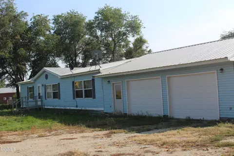 3903 91st Ave SE, Jamestown, ND 58401