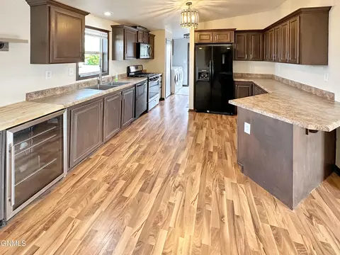 3501 21st Ave W, Williston, ND 58801 photo 2
