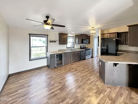 3501 21st Ave W, Williston, ND 58801 photo 5
