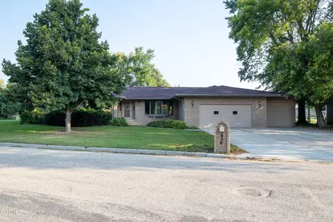 626 7th St Loop NW, Jamestown, ND 58401