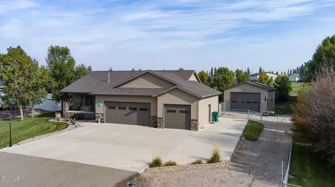 3635 Princeton Ave E, Bismarck, ND 58504