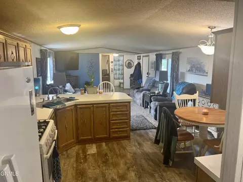 1802 32nd St W, Williston, ND 58801 photo 35