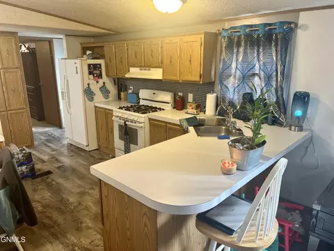 1802 32nd St W, Williston, ND 58801 photo 46