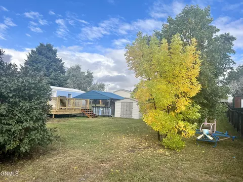 1802 32nd St W, Williston, ND 58801 photo 15