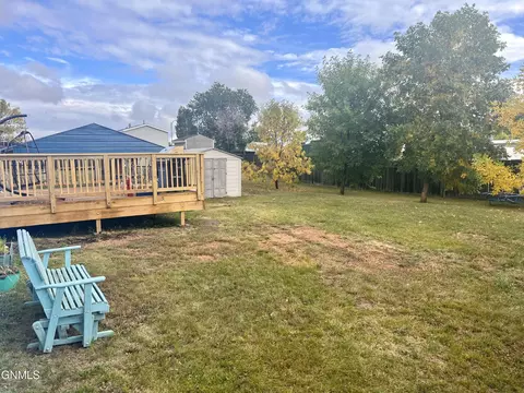 1802 32nd St W, Williston, ND 58801 photo 9