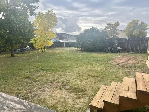 1802 32nd St W, Williston, ND 58801 photo 21