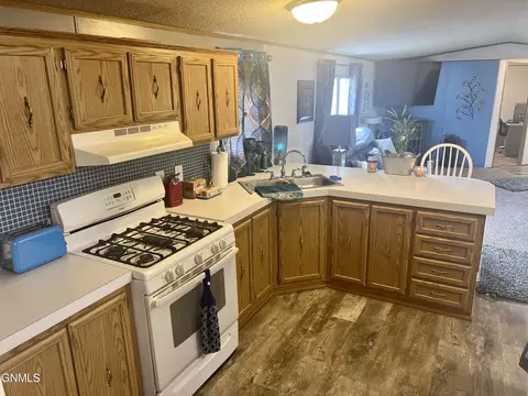 1802 32nd St W, Williston, ND 58801 photo 47