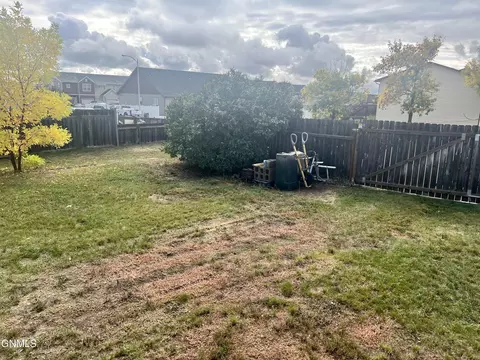1802 32nd St W, Williston, ND 58801 photo 27
