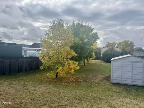 1802 32nd St W, Williston, ND 58801 photo 18
