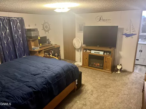 1802 32nd St W, Williston, ND 58801 photo 29