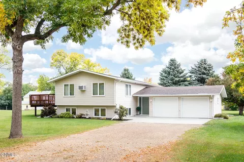 612 7th St, Edgeley, ND 58433