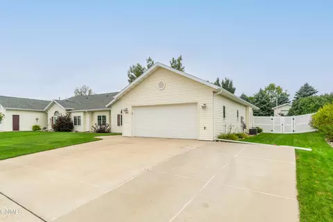 3812 Normandy St, Bismarck, ND 58503 photo 1
