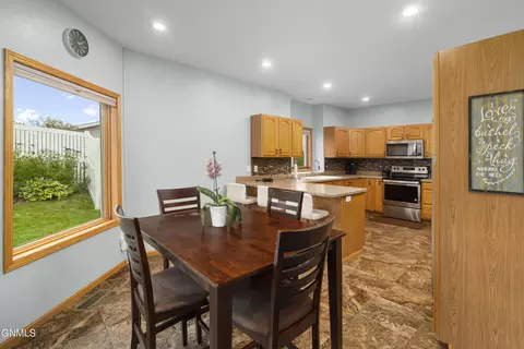 3812 Normandy St, Bismarck, ND 58503 photo 15