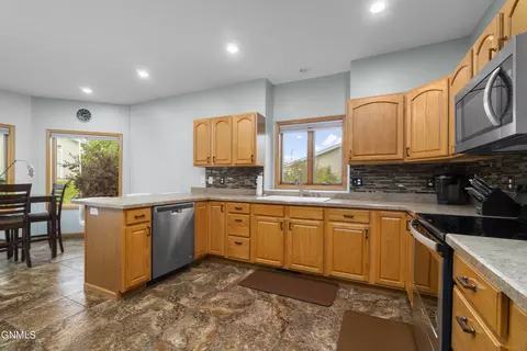 3812 Normandy St, Bismarck, ND 58503 photo 19