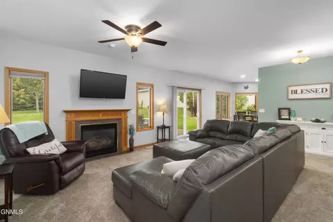 3812 Normandy St, Bismarck, ND 58503 photo 12