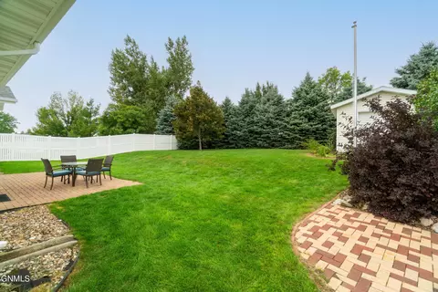 3812 Normandy St, Bismarck, ND 58503 photo 24