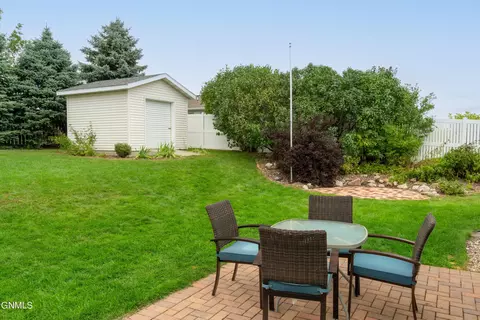 3812 Normandy St, Bismarck, ND 58503 photo 31