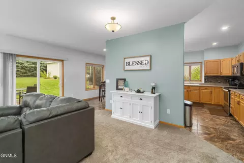 3812 Normandy St, Bismarck, ND 58503 photo 2