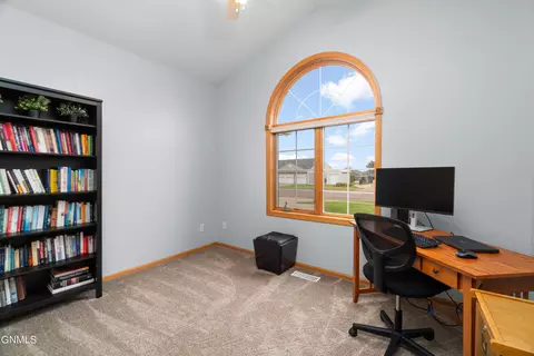 3812 Normandy St, Bismarck, ND 58503 photo 10