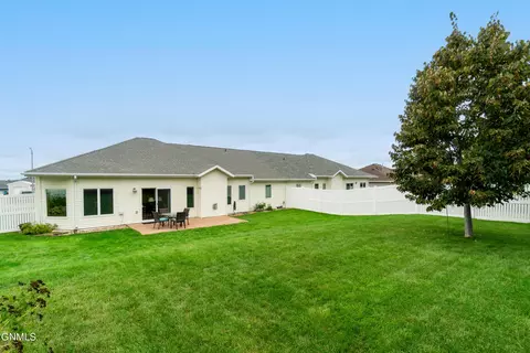 3812 Normandy St, Bismarck, ND 58503 photo 27