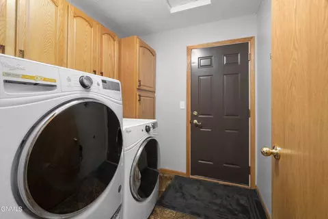 3812 Normandy St, Bismarck, ND 58503 photo 20