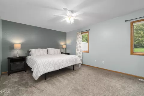 3812 Normandy St, Bismarck, ND 58503 photo 4