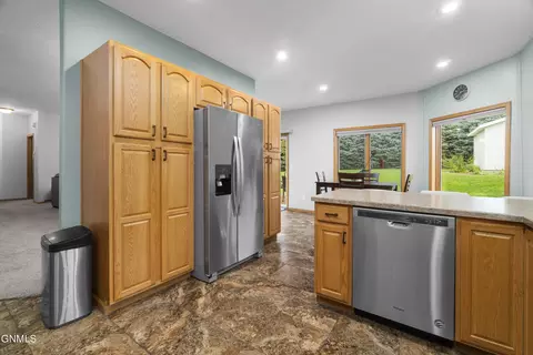 3812 Normandy St, Bismarck, ND 58503 photo 18