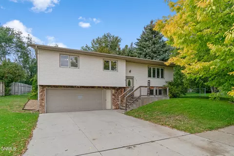 4101 34th Ave NW, Mandan, ND 58554