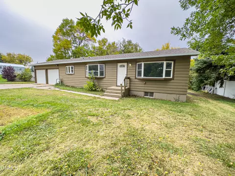 9 7th Ave SE, Stanley, ND 58784 photo 2