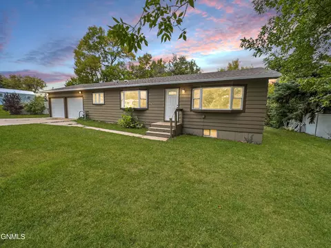 9 7th Ave SE, Stanley, ND 58784