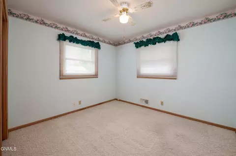 225 E Kavaney Dr, Bismarck, ND 58501 photo 10