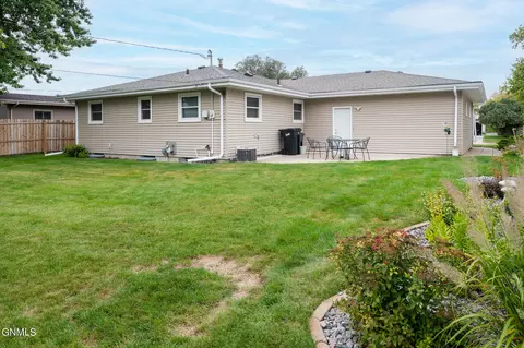 225 E Kavaney Dr, Bismarck, ND 58501 photo 19
