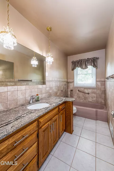 225 E Kavaney Dr, Bismarck, ND 58501 photo 8