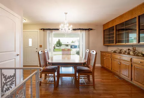 225 E Kavaney Dr, Bismarck, ND 58501 photo 4