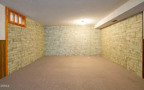 225 E Kavaney Dr, Bismarck, ND 58501 photo 12