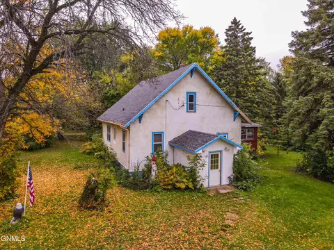 106 3rd Ave, Luverne, ND 58056