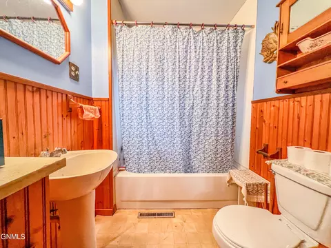 Bath - 106 3rd Ave, Luverne, ND 58056 photo 2 of 2