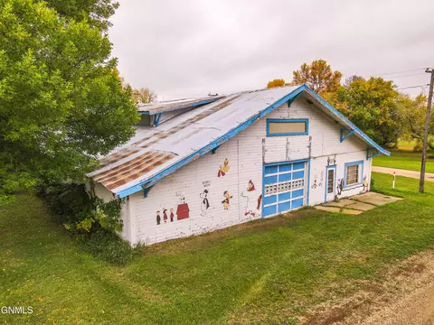 Exterior - 106 3rd Ave, Luverne, ND 58056 photo 6 of 10