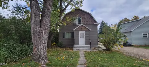 525 5th St SE, Stanley, ND 58784 photo 1